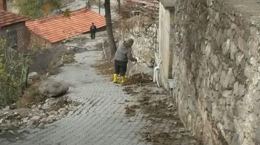 Burhaniye&rsquo;de Belediye Mobil Temizlik Ekibi Kurdu