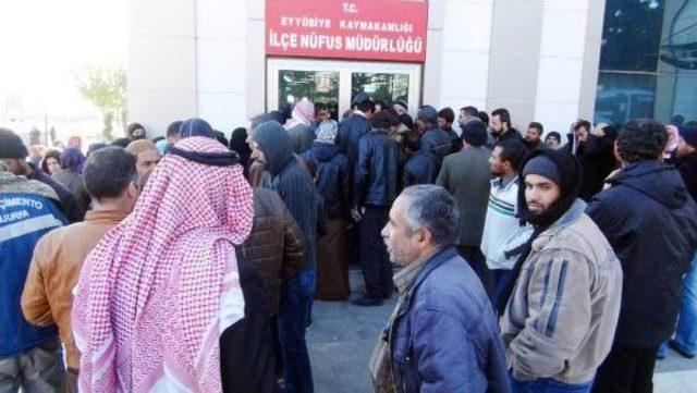 Şanlıurfa da Suriyelilerin Adres Bildirimi Kuyruğu 1