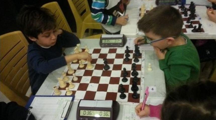 &Ccedil;ağan T&uuml;t&uuml;nc&uuml;ler Satran&ccedil;ta En İyi Sporcu &Ouml;d&uuml;l&uuml;n&uuml; Aldı