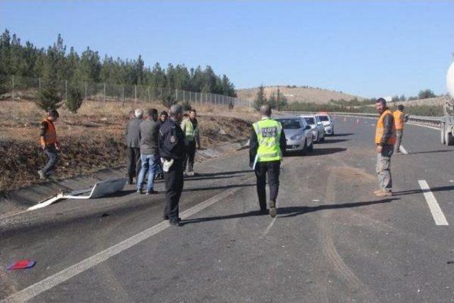 Otoyol Işçilerini Taşıyan Minibüs Devrildi: 13 Yaralı