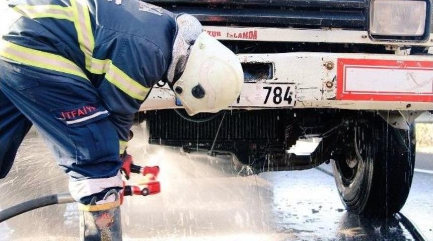 Seyir Halindeki Kamyon Alev Aldı