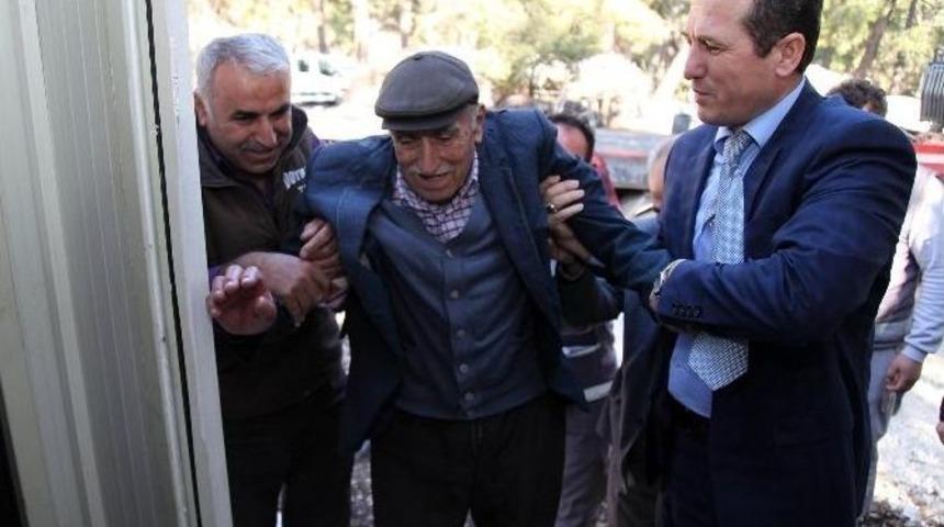 Yaşlı &Ccedil;iftin &Ccedil;adırdan Bozma Baraka Eziyeti Son Buldu