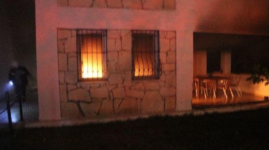 Evde &Ccedil;ıkan Yangın Korkuttu