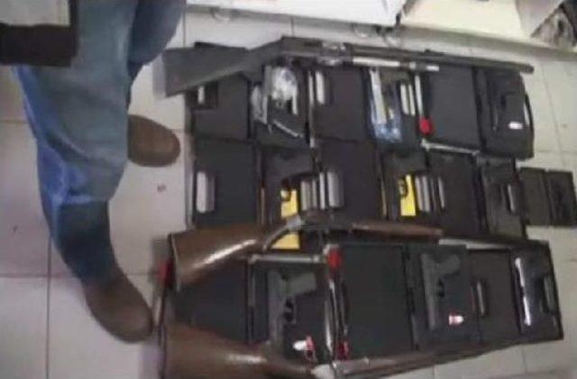 İzmir deki Operasyonda 11 Tabanca Ile 143 Tüfek Ele Geçirildi 1