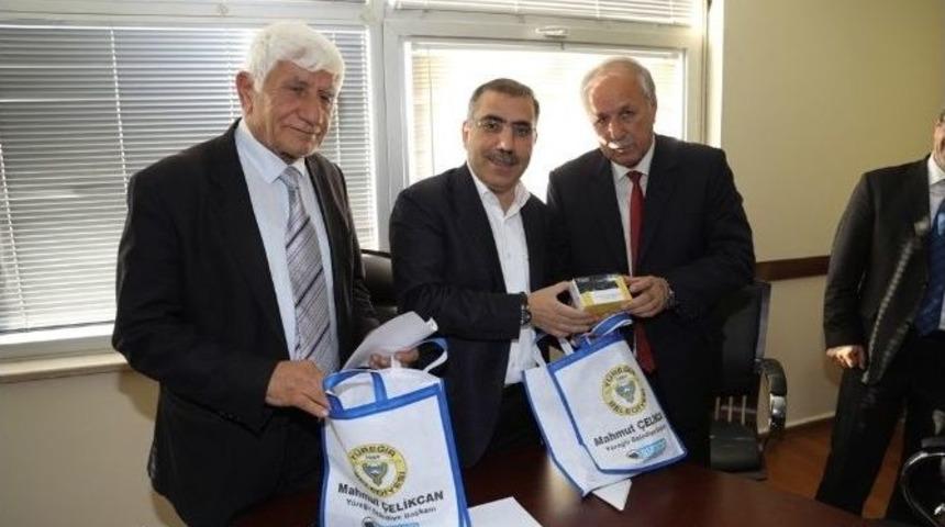 &Ccedil;elikcan&rsquo;dan Muhtarlara &Uuml;cretsiz İnternet