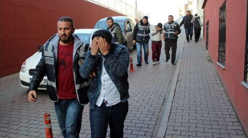 İş Adamının 59 Bin Tl&rsquo;sini &Ccedil;alan Zanlı Eşi İle Buluşmaya Gelince Yakalandı