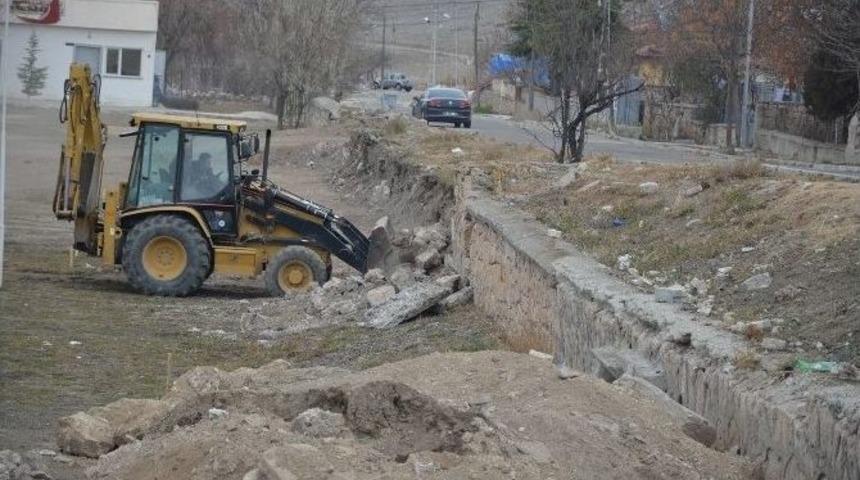 Seyitgazi Spor Kompleksi&rsquo;nde &Ccedil;alışmalar Başladı