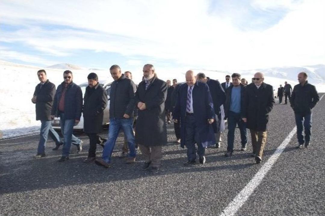 Tayini &Ccedil;ıkan Kaymakam İl Sınırına Kadar Uğurlandı