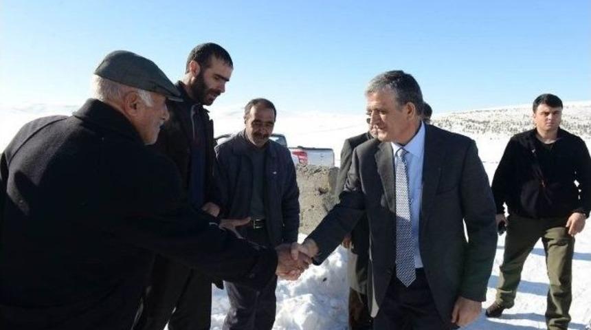 Vali İbrahim &Ouml;zefe, K&ouml;y Ziyaretlerini S&uuml;rd&uuml;rd&uuml;