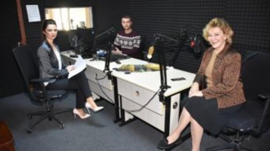 G&uuml;lsin Onay Piyano G&uuml;nlerini Radyo Mutlu&rsquo;da Paylaştı