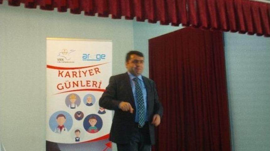 M&uuml;d&uuml;r Kırekin, Gen&ccedil;lerle Bir Araya Geldi