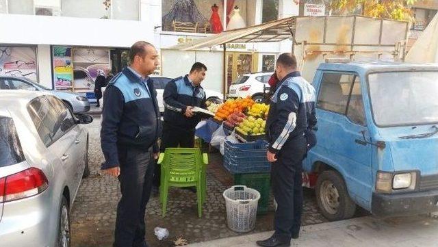 Büyükşehir Zabıtası Seyyara Geçit Vermiyor