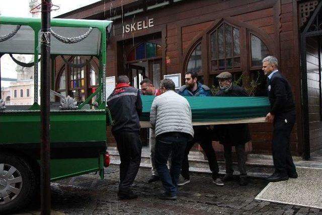 Şehitler K&ouml;pr&uuml;s&uuml;&rsquo;nden Atlayan Şahsın Cenazesi Adli Tıp&rsquo;a G&ouml;t&uuml;r&uuml;ld&uuml; 1