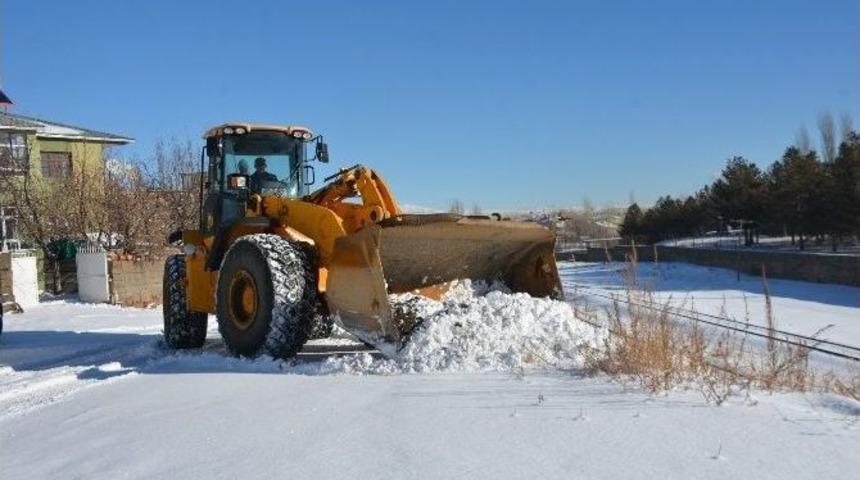 Tatvan&rsquo;da Karla M&uuml;cadele &Ccedil;alışması
