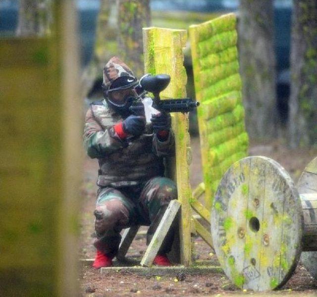 Galatasaraylı Futbolcular Paintball Oynadı