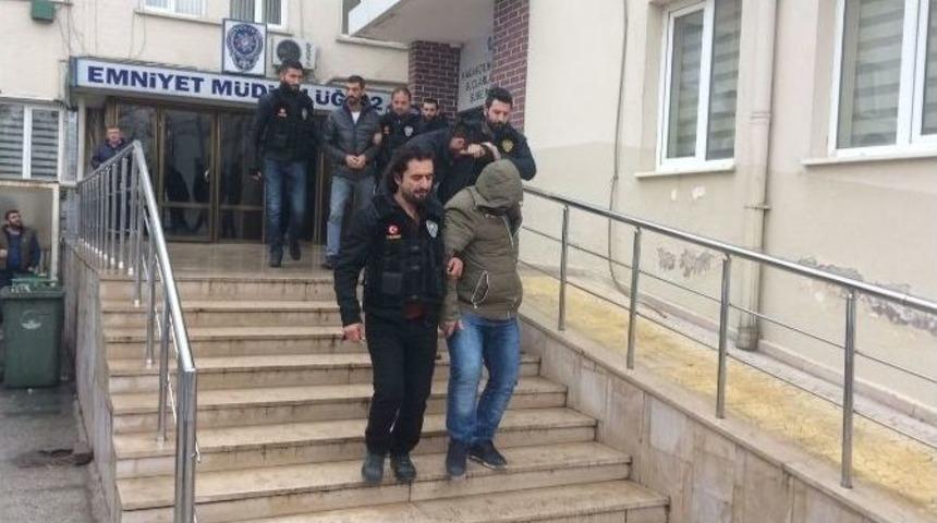Bursa&rsquo;da Evinde &Ouml;l&uuml; Bulunan Gence Uyuşturucu Sattığı İddia Edilen 6 Kişi G&ouml;zaltına Alındı