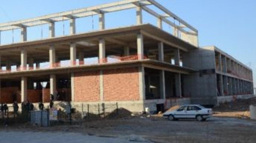 Olimpik Y&uuml;zme Havuzunun Yapımı S&uuml;r&uuml;yor