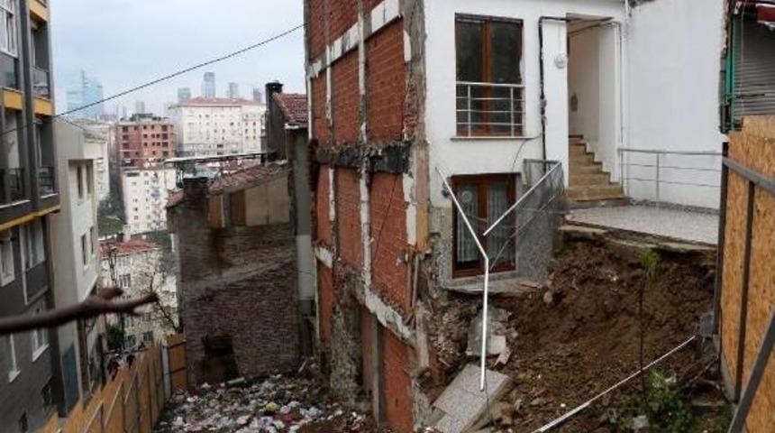 Şişli'de Toprak Kayması Paniğe Yol A&ccedil;tı