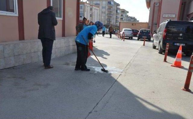 Hastane Bahçesinde Doktoru Bıçakladı