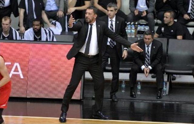 Beşiktaşlı Fabricio Basketbol Maçında "üçlü" Çektirdi 1