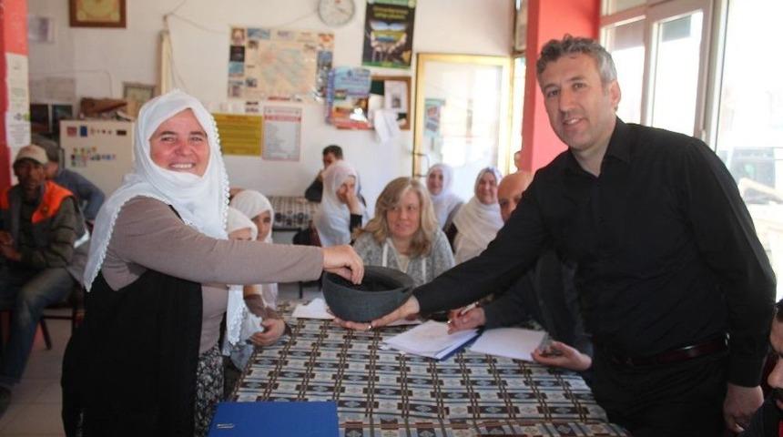 Sarıcakaya’da Üreticilere Sera Ve Süt Sığırcılığı Desteği