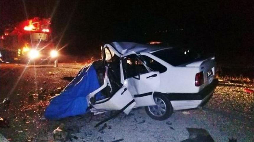 Otomobiller &Ccedil;arpıştı: 3 &Ouml;l&uuml;