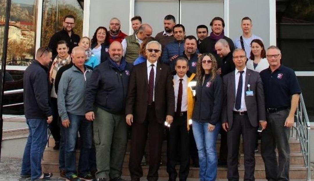 Konuk Sağlık&ccedil;ılar 112 A&ccedil;m&rsquo;yi Gezdi