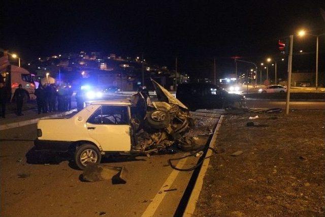 Kaza Sonrası Otomobil Parampar&ccedil;a Oldu: 3&rsquo;&uuml; Ağır 4 Yaralı 2