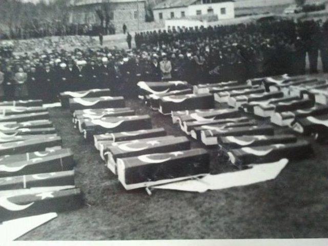 Erzurum’da Patlamada Şehit Olan 65 Asker, 50. Yılda Dualarla Anıldı 3