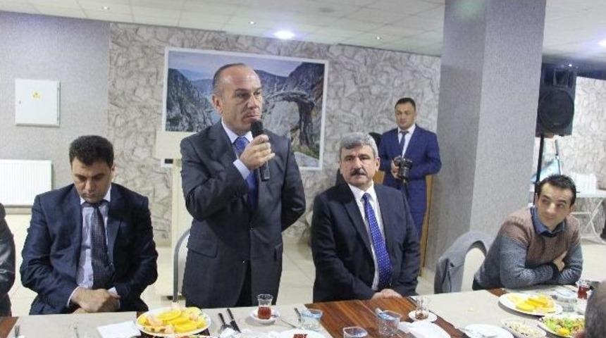 Y&uuml;ksekova&rsquo;ya Tayini &Ccedil;ıkan Kaymakam Kaşık&ccedil;ı&rsquo;ya Veda Yemeği