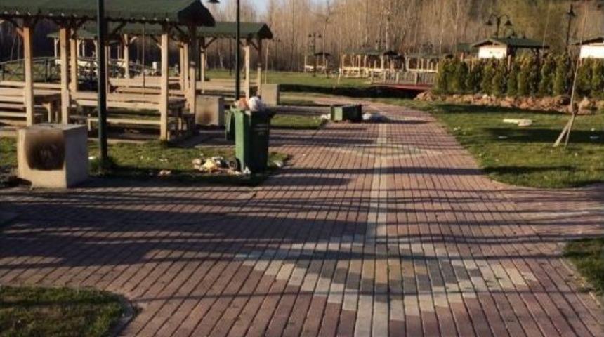 Türbin Mesire Yeri’nde Üzen Görüntüler