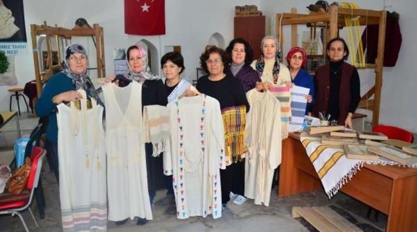 Tarihi Hamamda Manisa Bezi Dokuyorlar