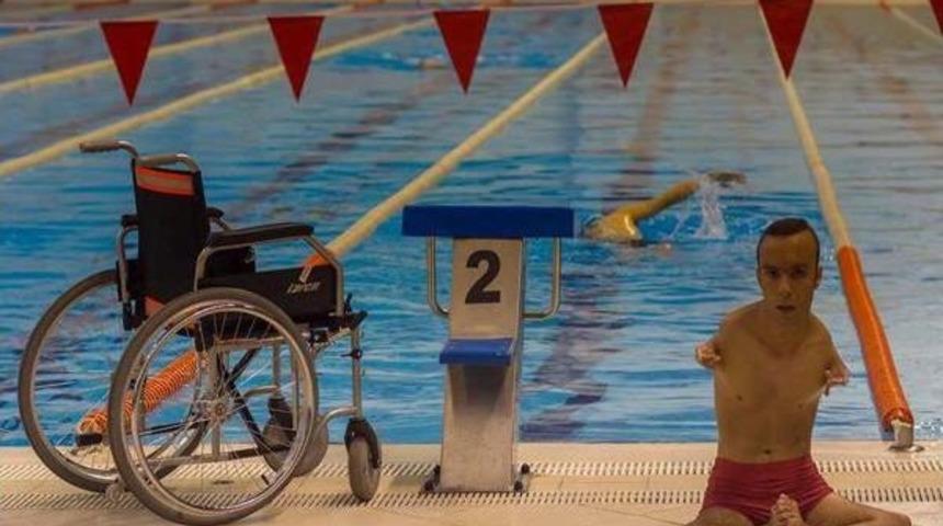 Bedensel Engelli Milli Yüzücünün Hemzemin Geçit Çilesi