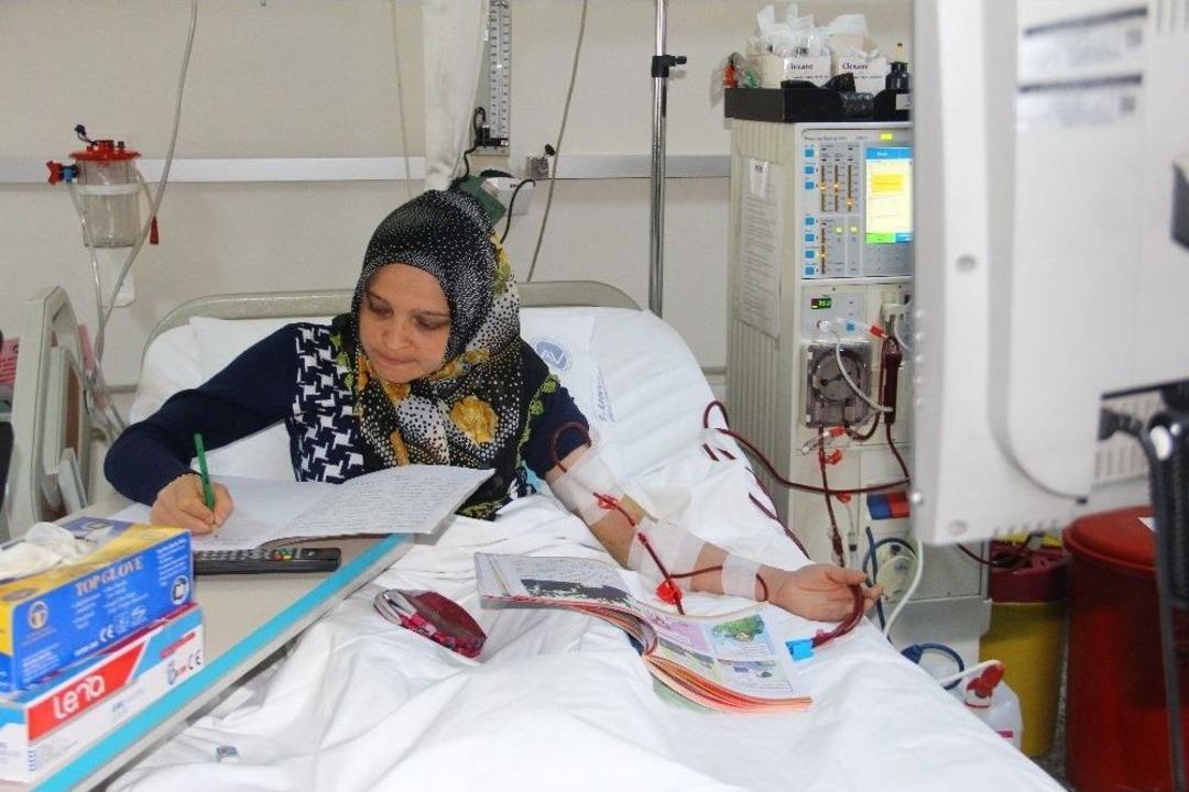 (&ouml;zel Haber) Diyaliz Hastaları Hastanede Okuma Yazma &Ouml;ğreniyor