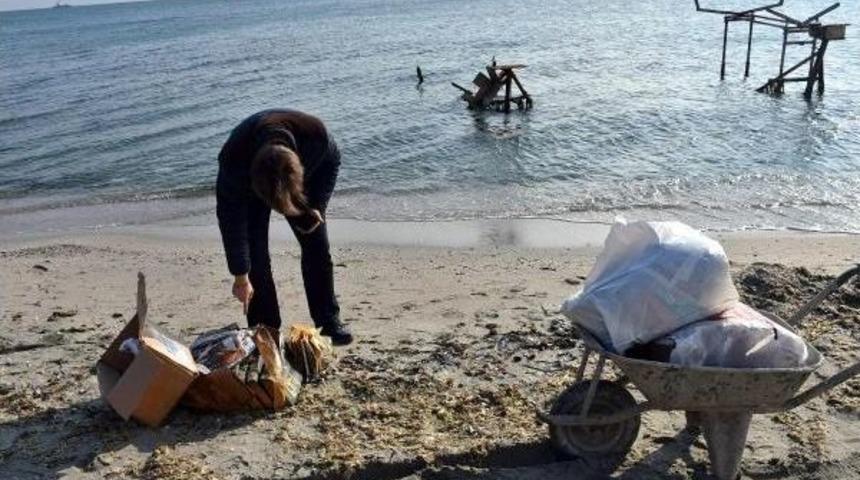 Denize Atılan Dini Kitaplar Bulundu