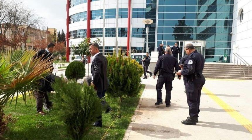 Adliyede Kavga: 5 G&ouml;zaltı