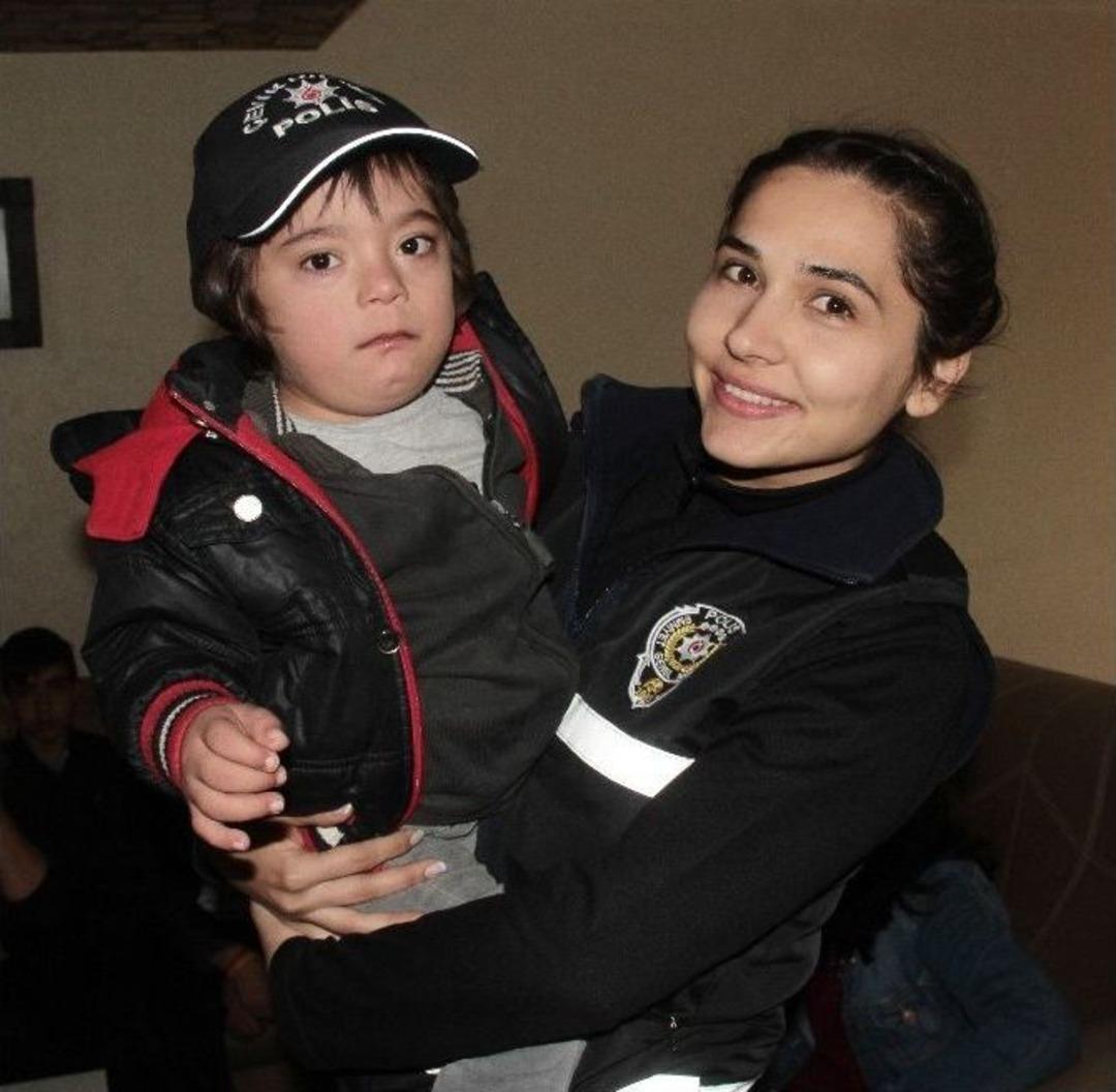 Emniyet M&uuml;d&uuml;r&uuml;nden Engelli &Ccedil;ocuğa S&uuml;rpriz Doğum G&uuml;n&uuml;