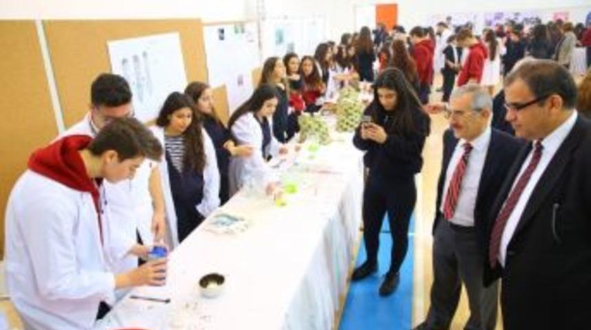 Yakın Doğu Koleji&rsquo;nde Bilim Ş&ouml;leni