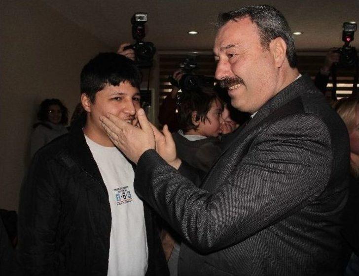 Engelliler Polis Oldu Yakınları Gözyaşlarına Boğuldu G2