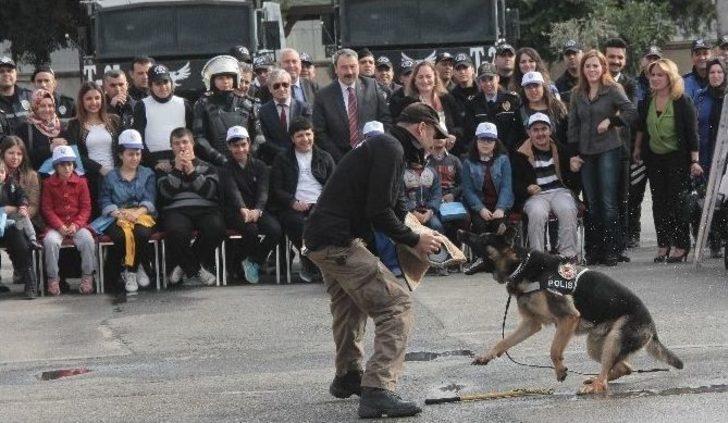 Engelliler Polis Oldu Yakınları Gözyaşlarına Boğuldu G4