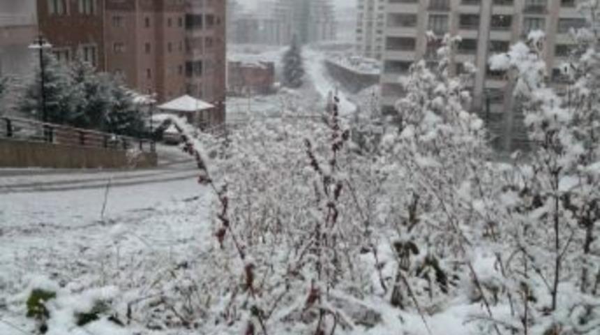 Trabzon&rsquo;da Kar Y&uuml;ksek Kesimlerde Etkili Oluyor