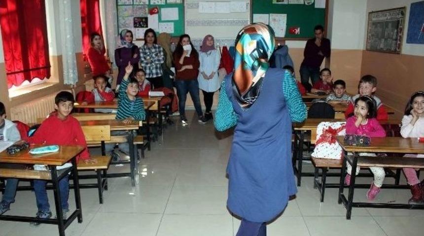 Öğrencilere Hijyen Eğitimi Veriliyor