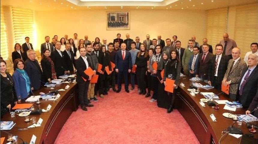 Aü’ye Birincilikle Yerleşen Öğrencilere Başarı Belgeleri Verildi