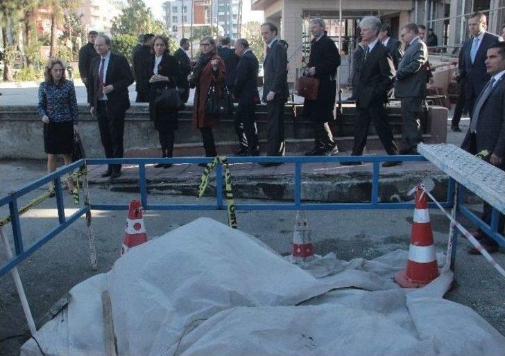 Ab Büyükelçileri Terör Kurbanları İçin Çiçek Bıraktı G1