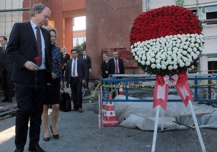 Ab Büyükelçileri Terör Kurbanları İçin Çiçek Bıraktı G2