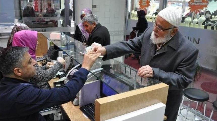 (özel Haber) Kocaeli’de Vatandaşlar Dövizcilere Akın Etti