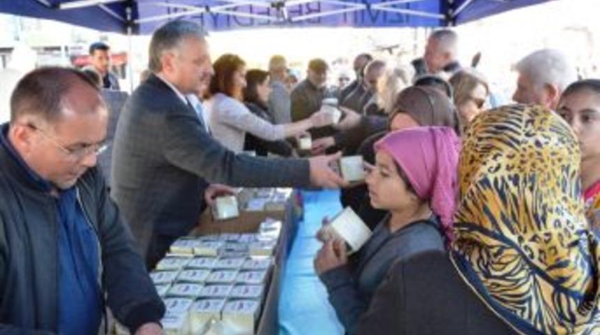 İzmit Belediyesi Binlerce Kandil Simidi Dağıttı