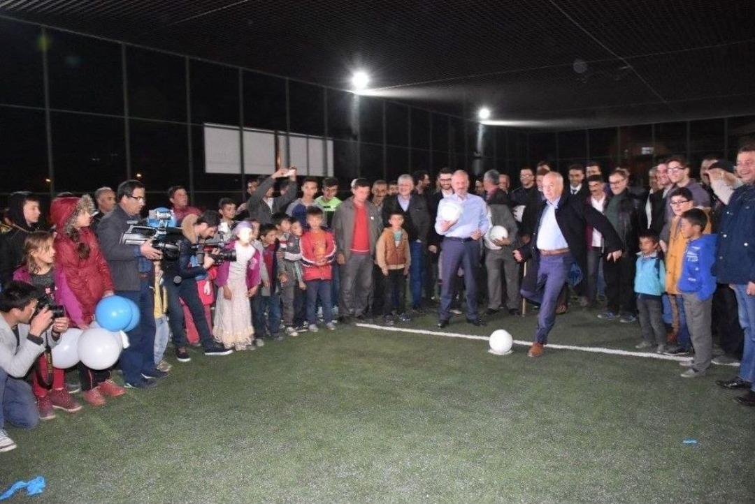 Balıkesir Milletvekli Bostan Halı Saha A&ccedil;ılışına Katıldı