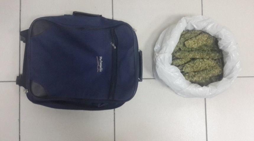 İzmir&rsquo;de Uyuşturucu Satanlara Operasyon: 2 Kişi Tutuklandı