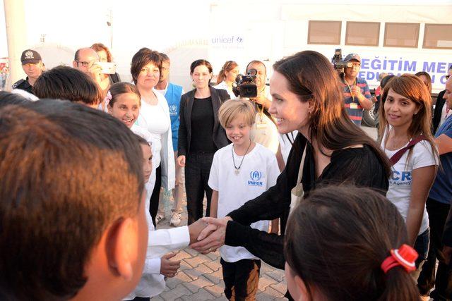 Angelina Jolie'nin ziyaret ettiği mülteci kampı kapatıldı